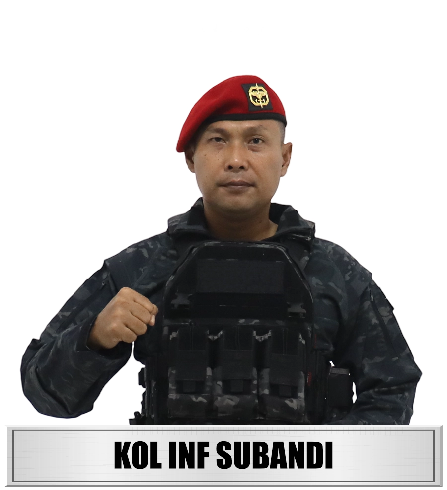 LETKOL INF M. ADITYA PRABOWO, S.E., M.I.P., M.Tr.Mil. dan Istri